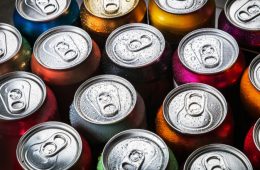 aluminum-cans-soda-background_128406-587[1]
